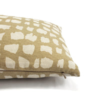 Load image into Gallery viewer, 12.5" x 19.5" Thibaut Animal Print Lumbar Pillow Cover