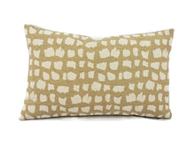 Load image into Gallery viewer, 12.5" x 19.5" Thibaut Animal Print Lumbar Pillow Cover
