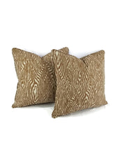 Load image into Gallery viewer, Brown and Tan Wood Grain with Self-Welt Linen Pillow Cover
